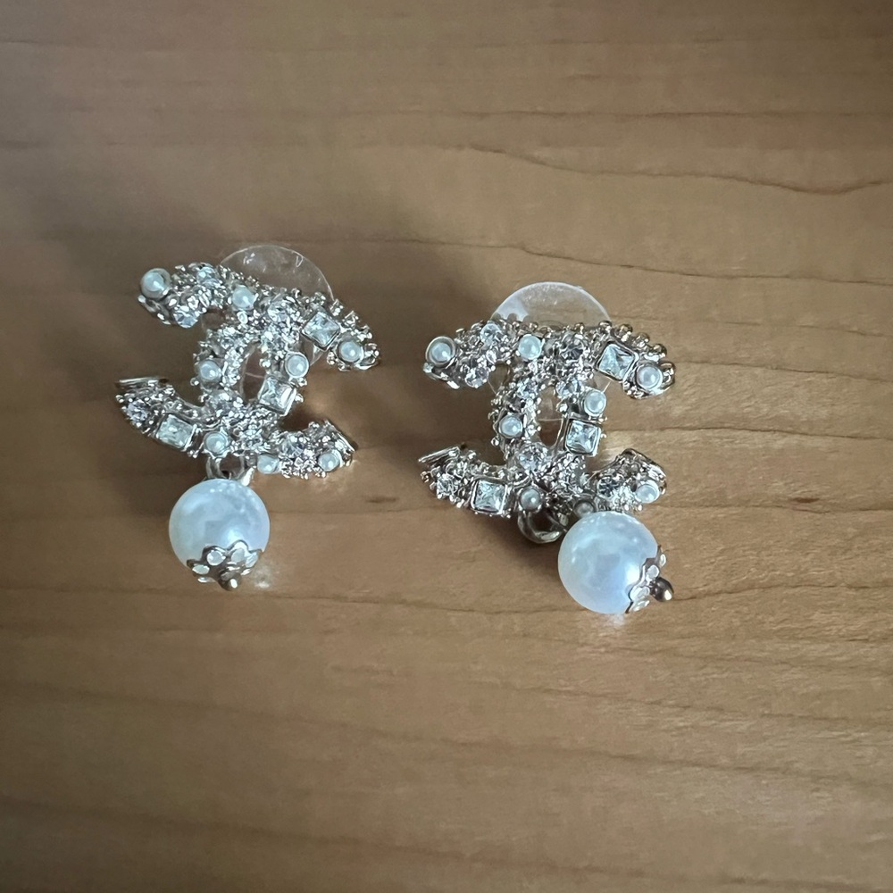 Elegant Silver Pearl Earrings